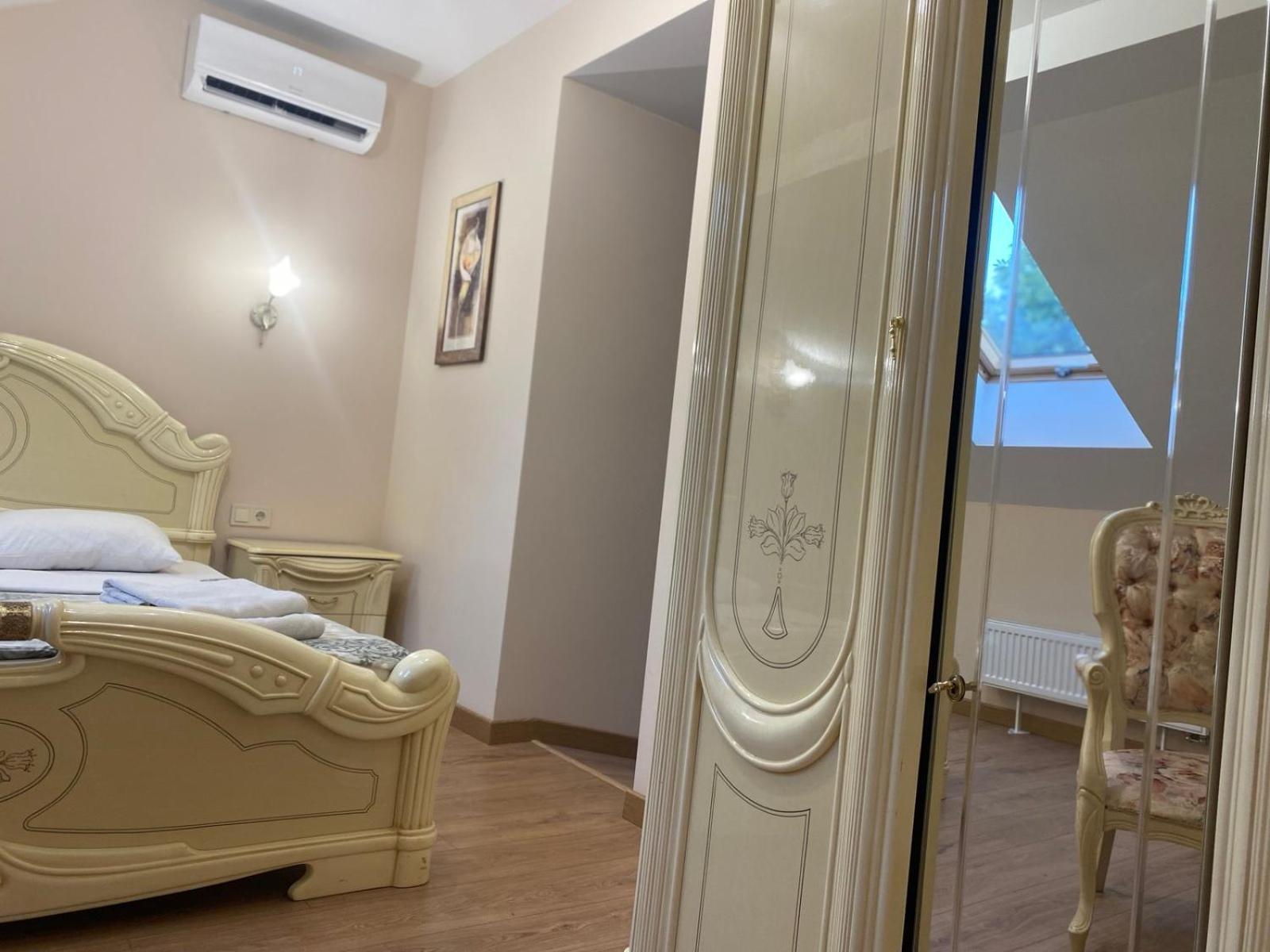 Apart Yaroslava Osmomysla 9 Square - City Center Львов Экстерьер фото