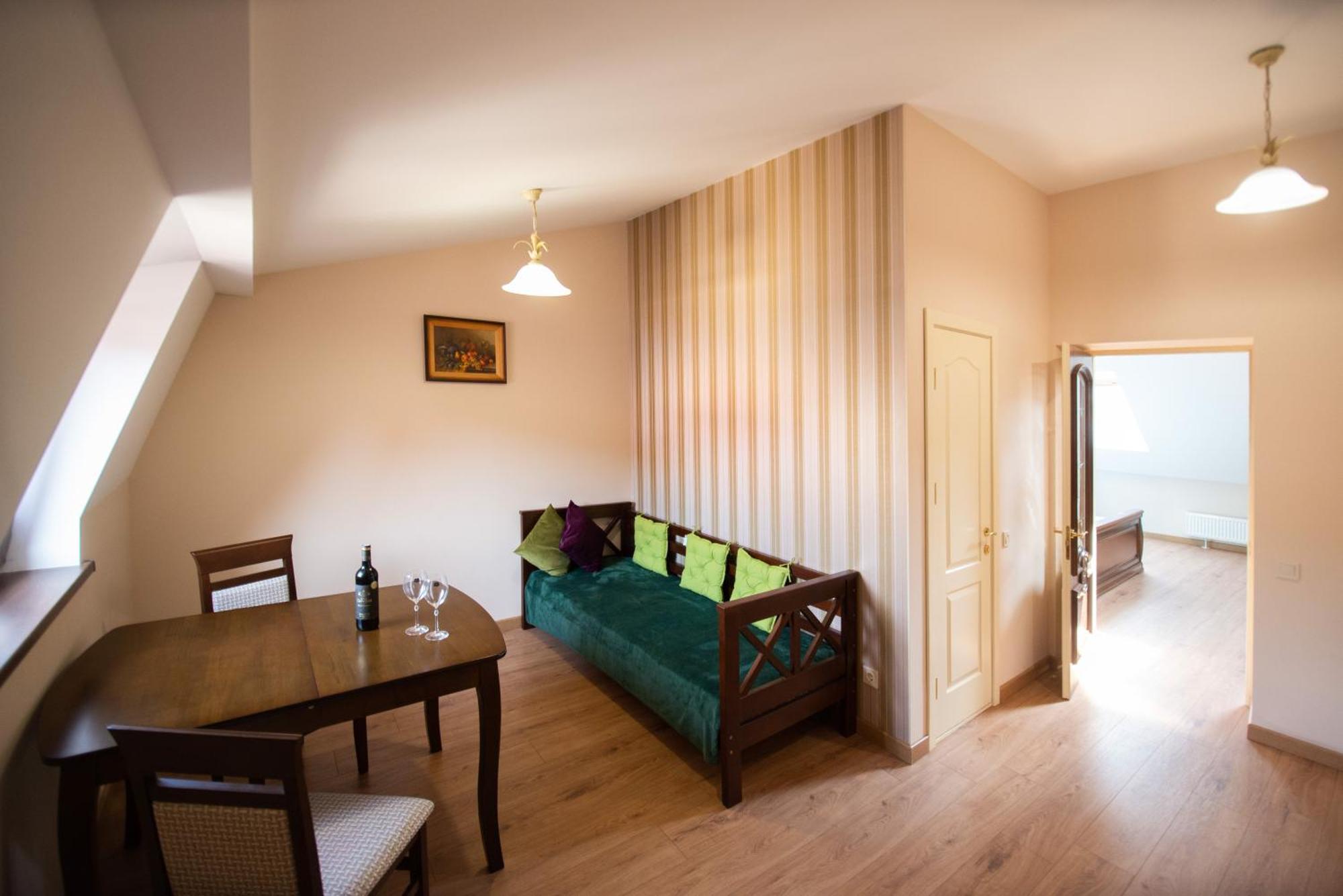 Apart Yaroslava Osmomysla 9 Square - City Center Львов Экстерьер фото