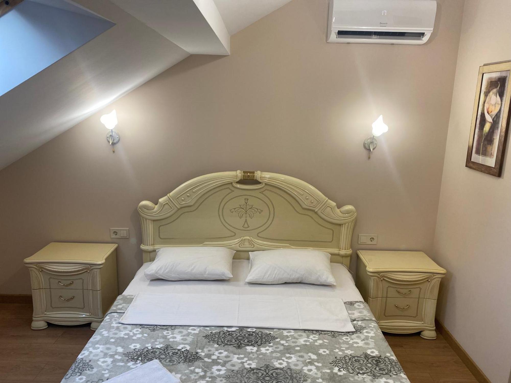Apart Yaroslava Osmomysla 9 Square - City Center Львов Экстерьер фото